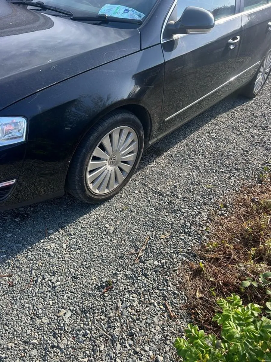 2009 Volkswagen Passat - Image 2
