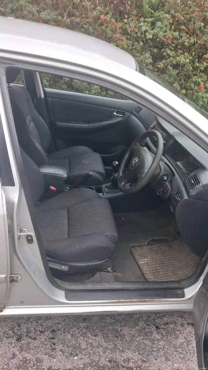Toyota corolla - Image 4