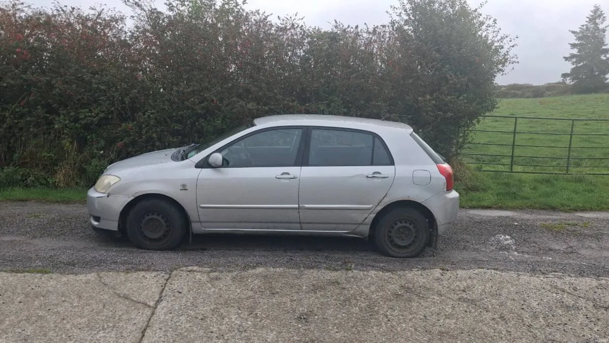 Toyota corolla - Image 5