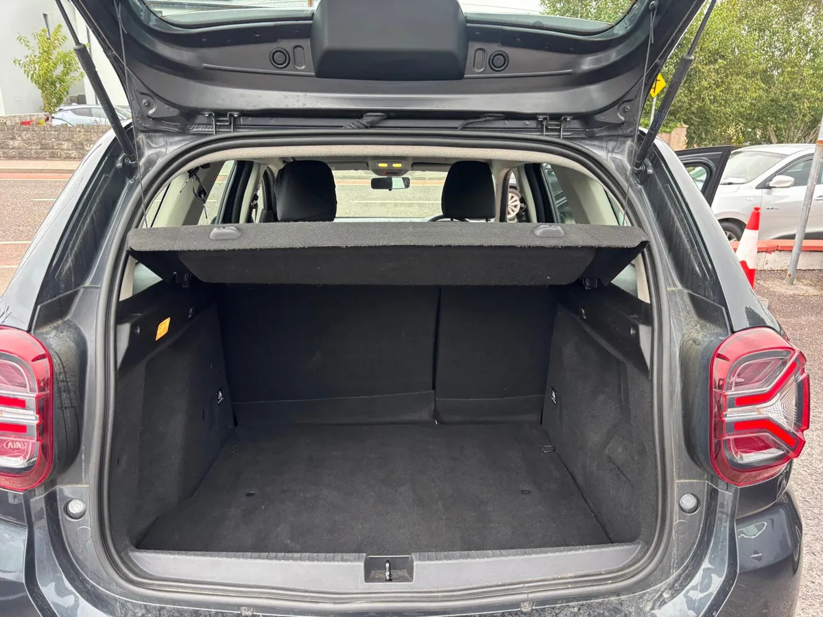 Dacia Duster 2022  PETROL  NEW  MODEL  FINANCE - Image 3