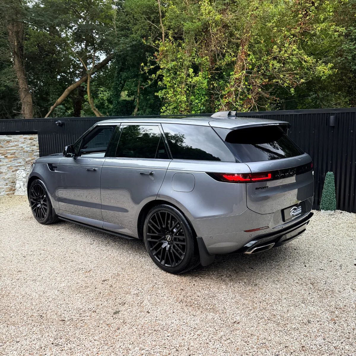 2023 (231) Range Rover Sport Dynamic SE 3.0 P440e - Image 3