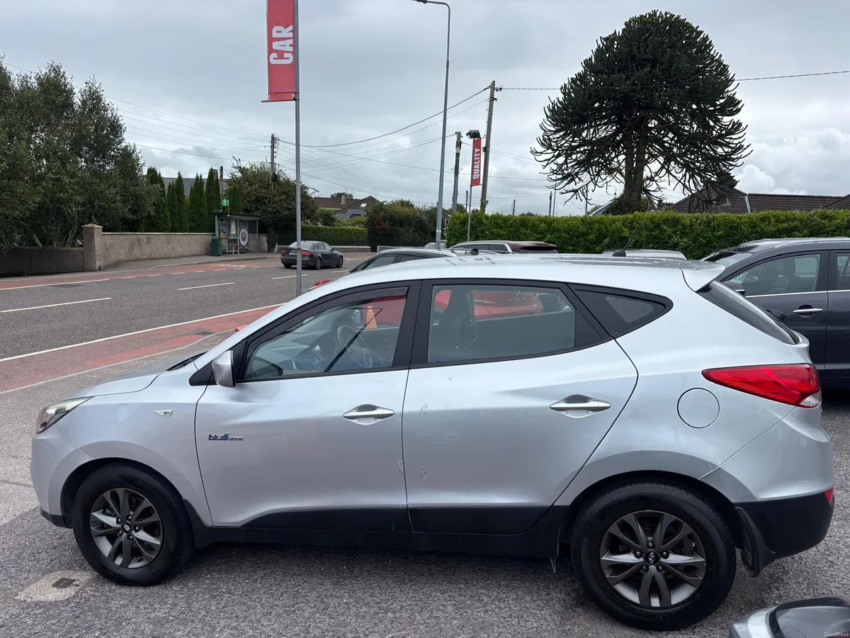 Hyundai ix35 2015  DIESEL  LOW  MILEAGE - Image 5