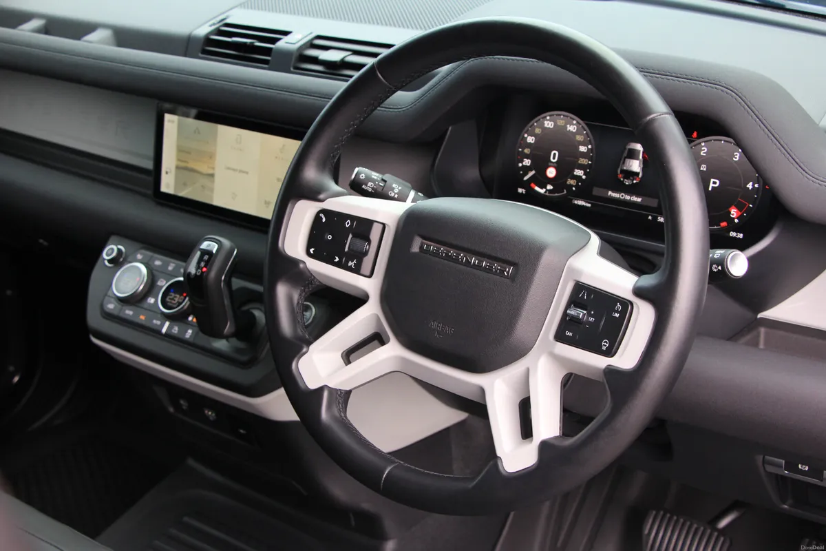 Defender 110 * D250 * 3 seats * 1 owner *High spec - Image 3