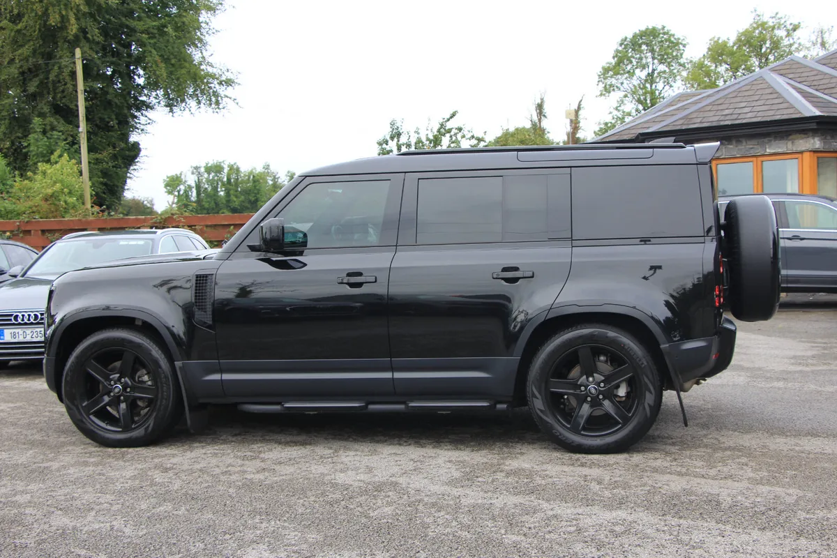 Defender 110 * D250 * 3 seats * 1 owner *High spec - Image 6