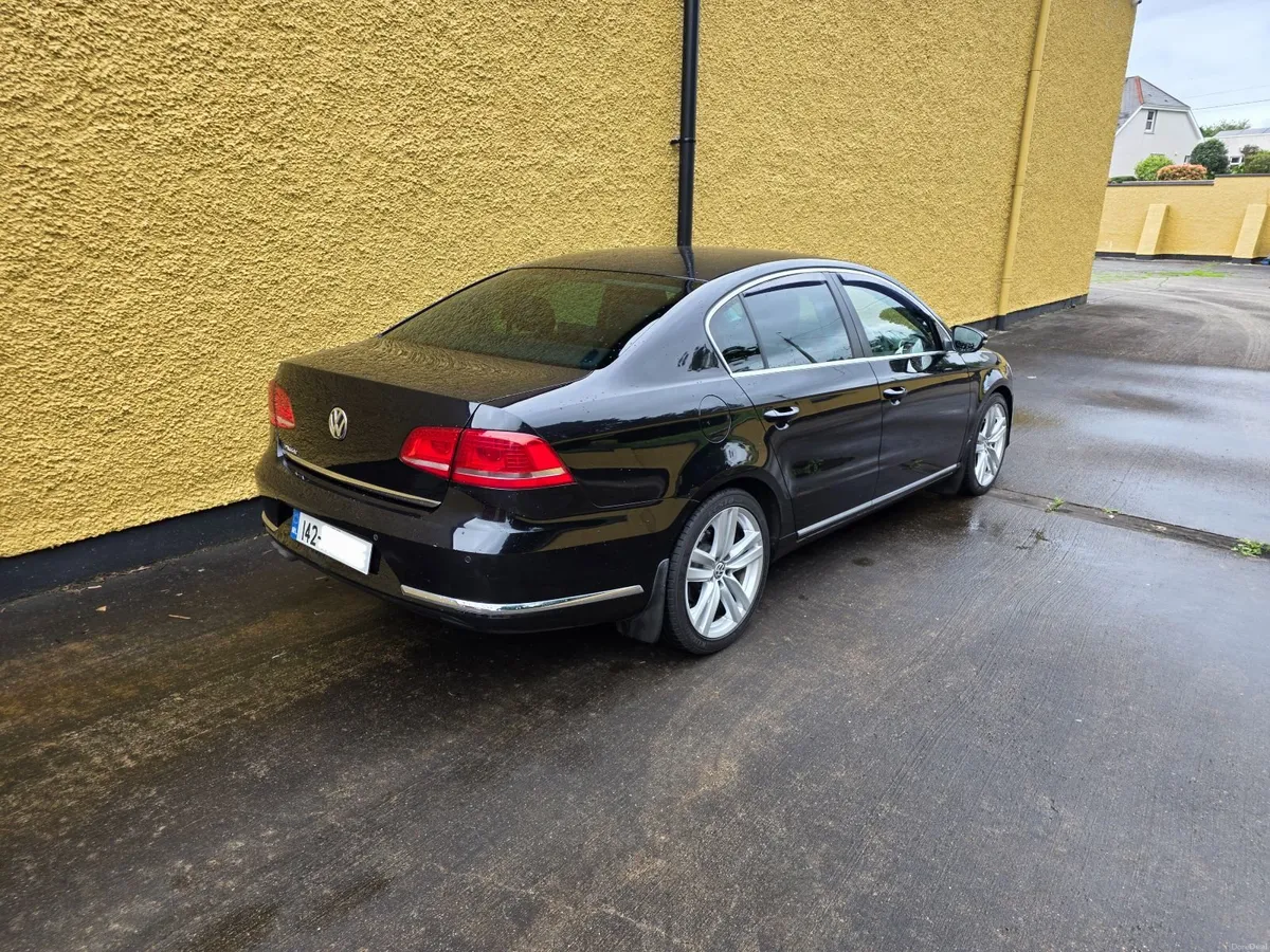 Volkswagen Passat 2014 executive style model - Image 4