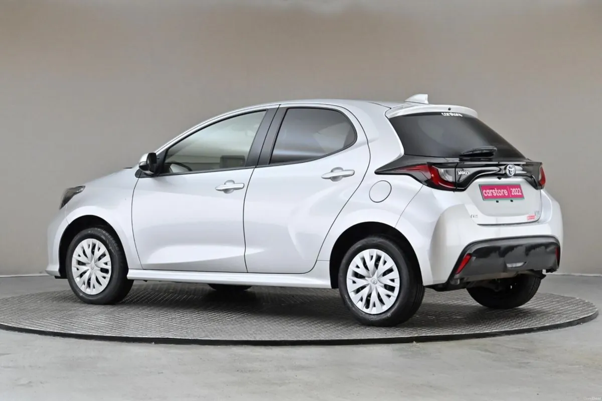 Toyota Yaris 1.5 PETROL HYBRID**REVERSE CAM** - Image 6