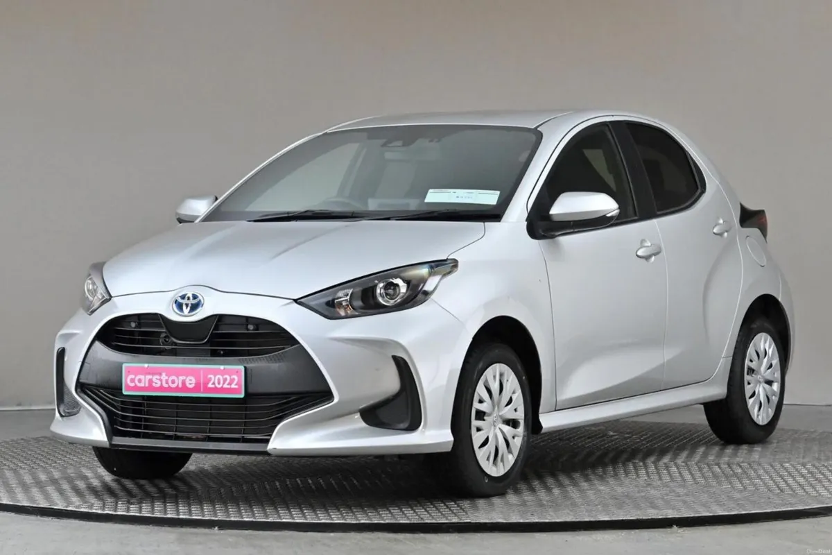Toyota Yaris 1.5 PETROL HYBRID**REVERSE CAM** - Image 3