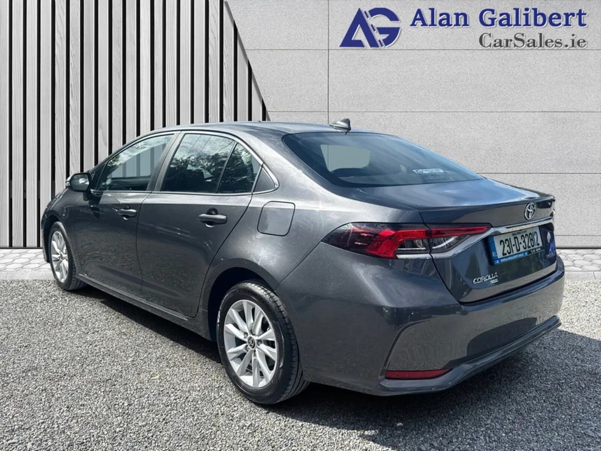 Toyota Corolla LUNA SALOON AUTO - Image 2