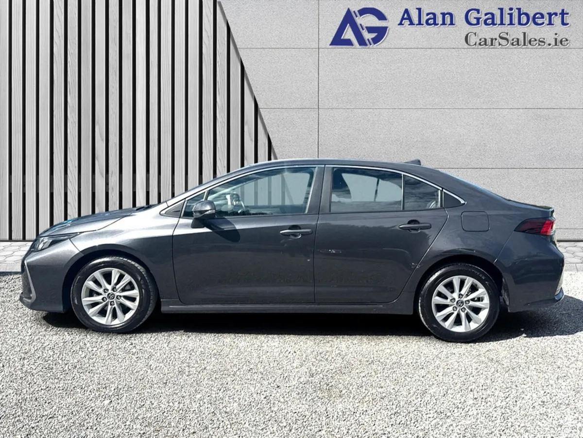 Toyota Corolla LUNA SALOON AUTO - Image 4