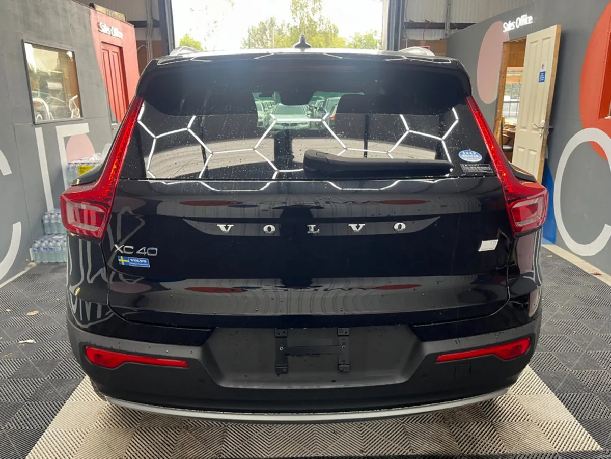 Volvo XC40 2021 VOLVO XC40 PHEV T5 RECHARGER AUTOM - Image 4