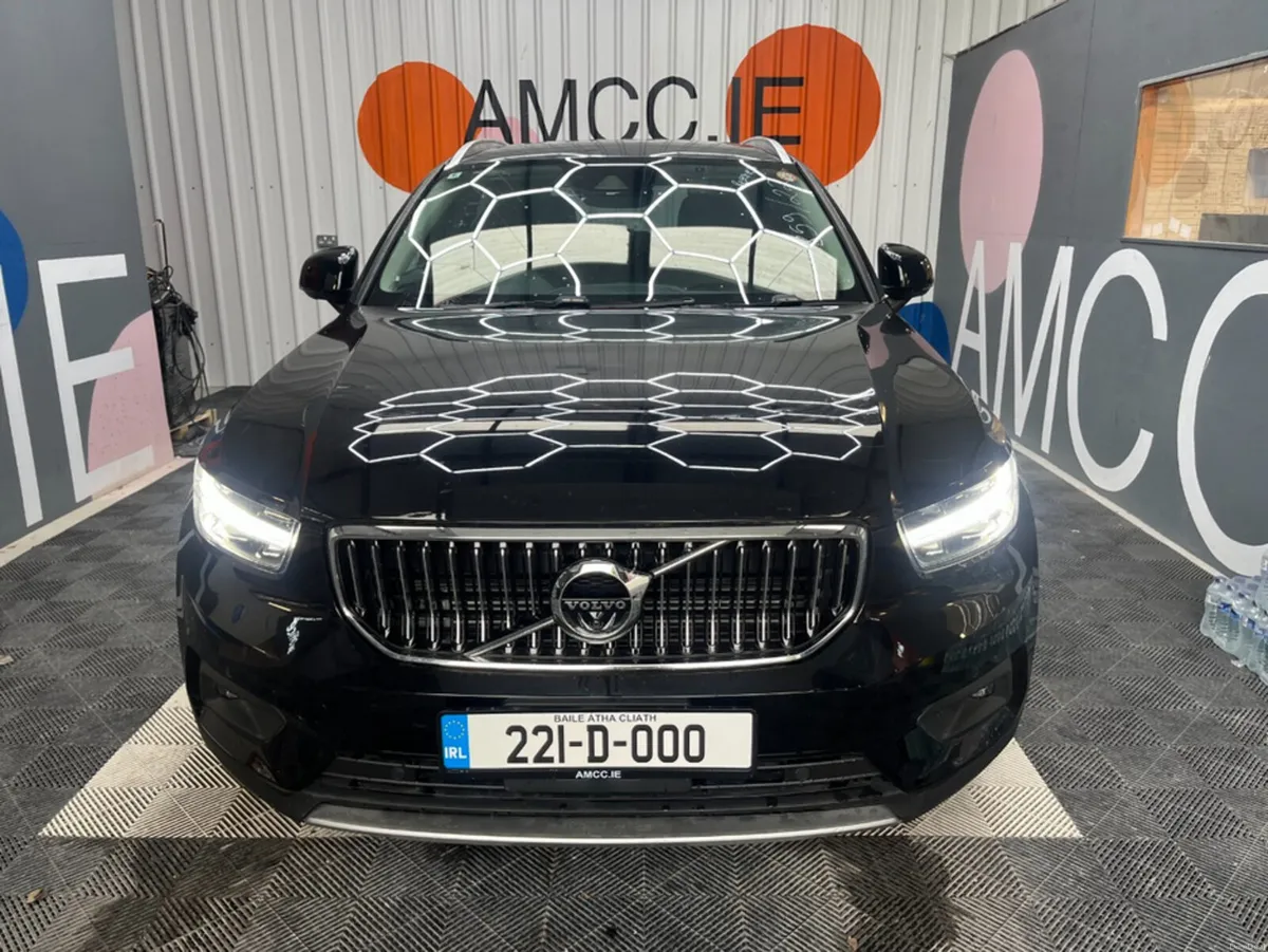 Volvo XC40 2022 VOLVO XC40 RECHARGE PLUG-IN HYBRID - Image 2