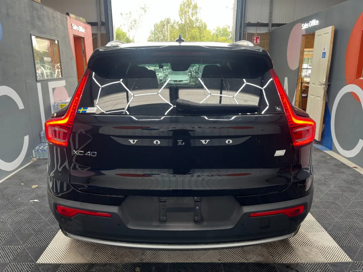Volvo XC40 2022 VOLVO XC40 RECHARGE PLUG-IN HYBRID - Image 4