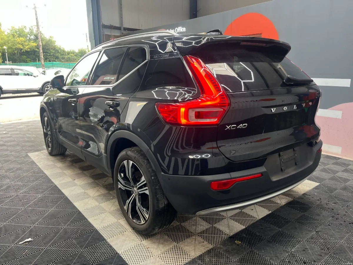 Volvo XC40 2021 VOLVO XC40 RECHARGE PLUG-IN HYBRID - Image 5