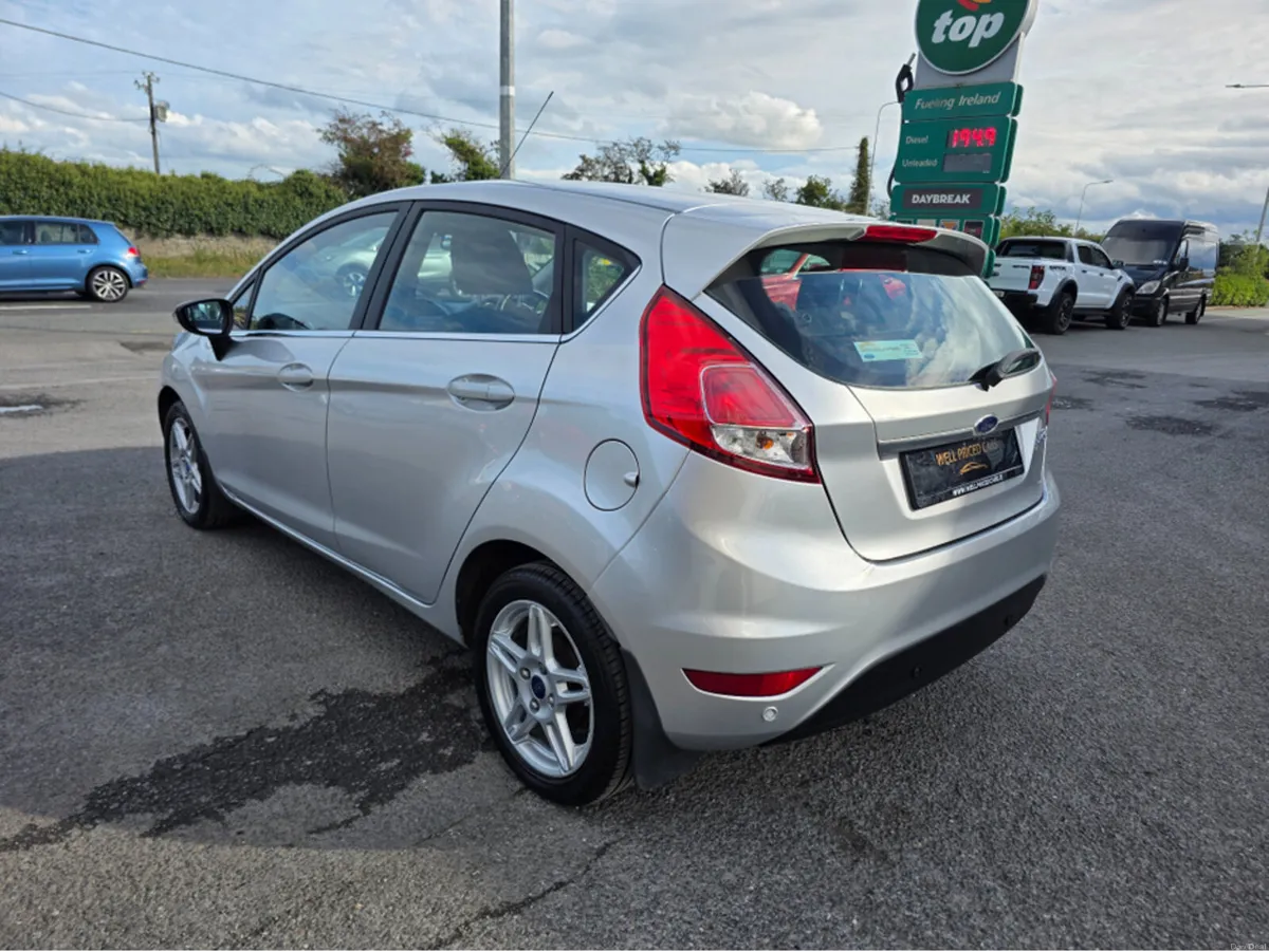 Ford Fiesta MCA TITANIUM 1.25 60PS M5 4 4DR - Image 6