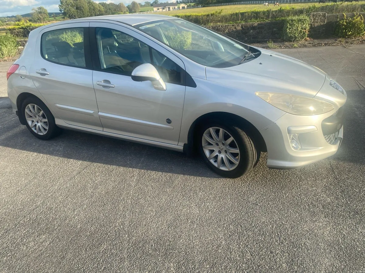 Car - Image 5