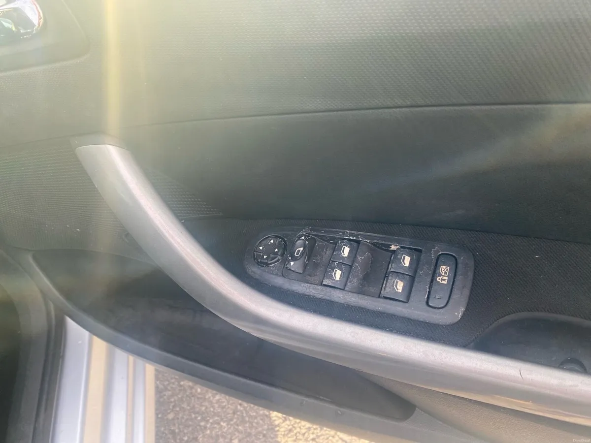 Car - Image 6