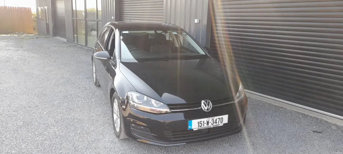 High spec, stunning VW Golf 2015 in black, extras - Image 2