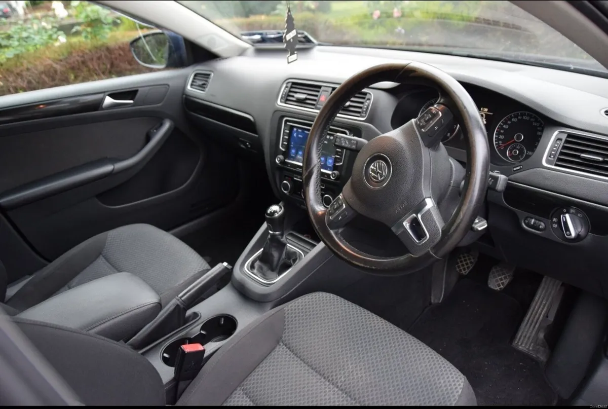 VW JETTA - Image 6