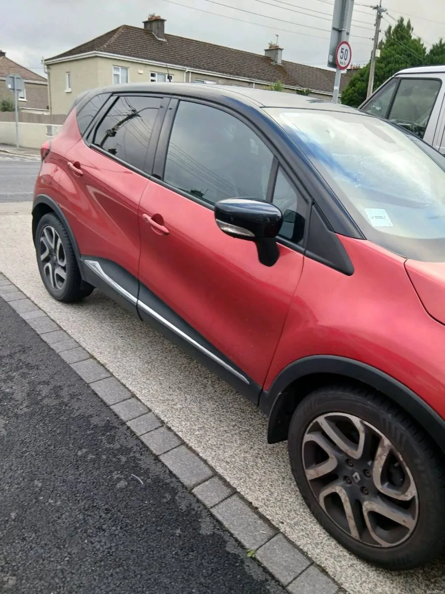 Red Renault Captur, Sat Nav, leather seats - Image 1
