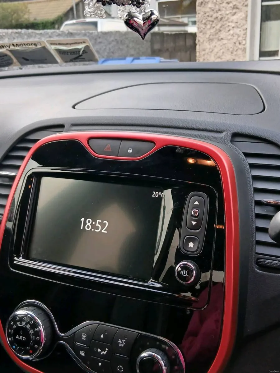 Red Renault Captur, Sat Nav, leather seats - Image 3