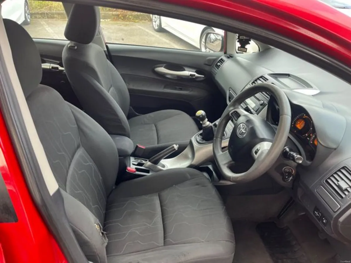 Toyota Auris MC 1.4D4D Terra 5DR - Image 5