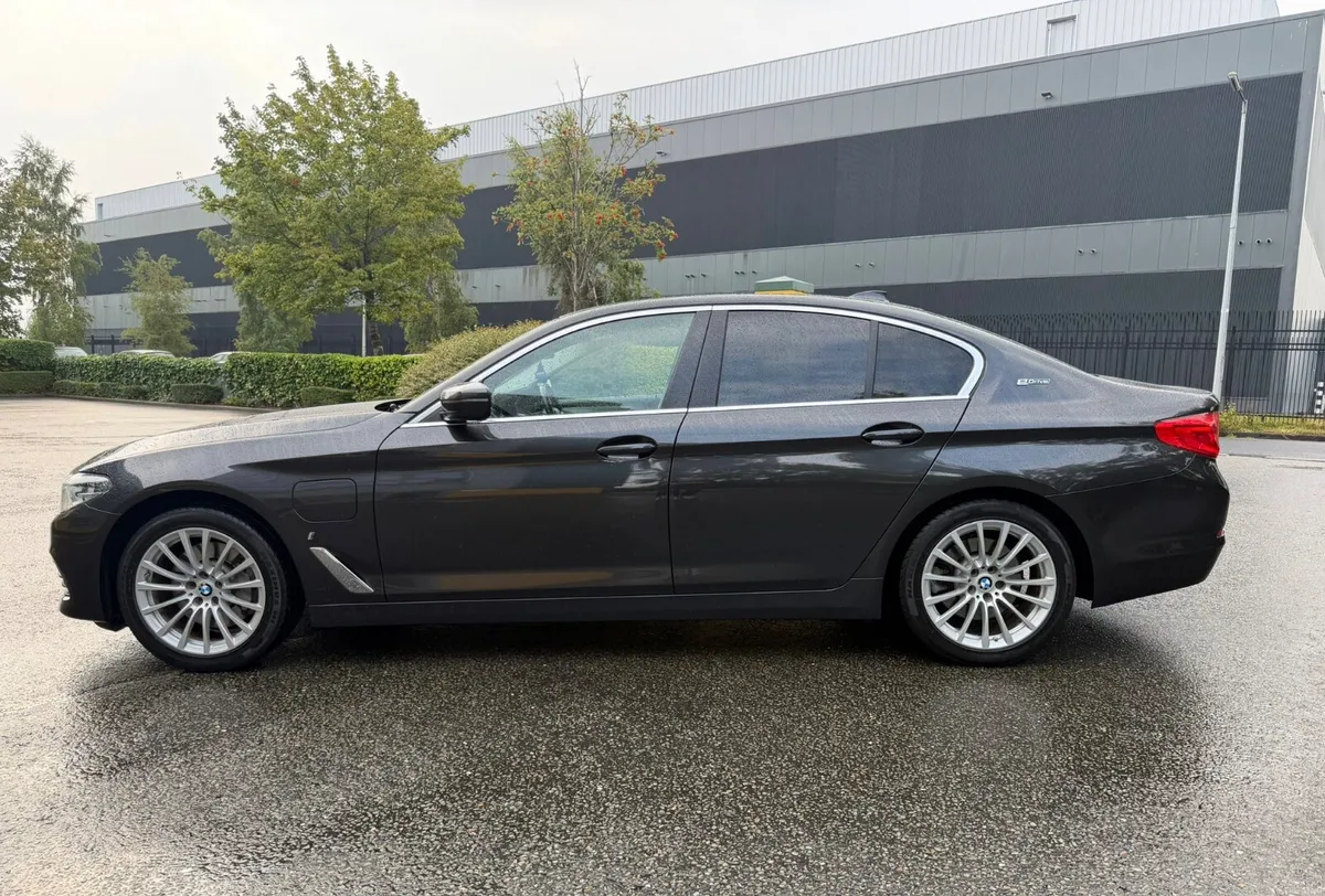 BMW 530E SE - Image 2