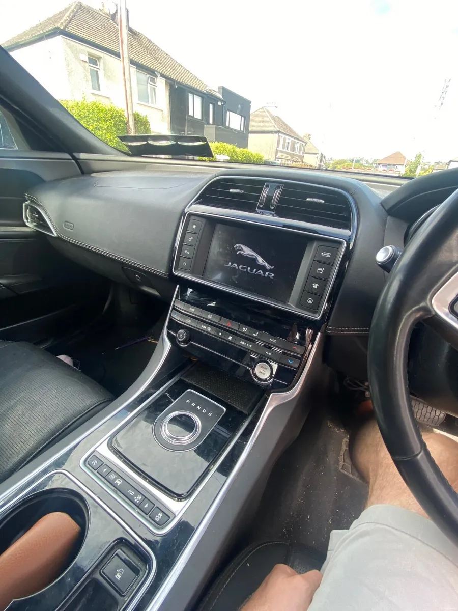 Jaguar XE 2017 - Image 3