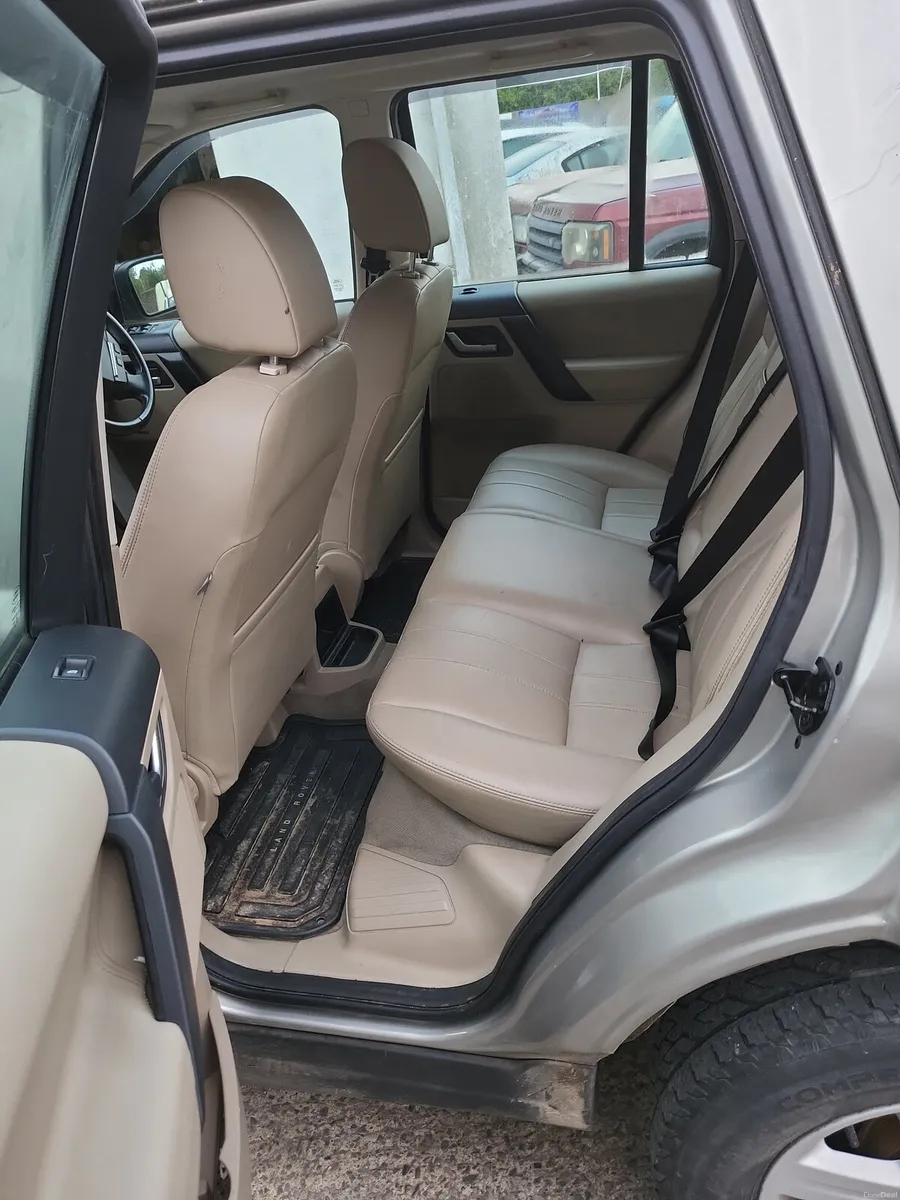 Automatic Land Rover Freelander 2011 - Image 6