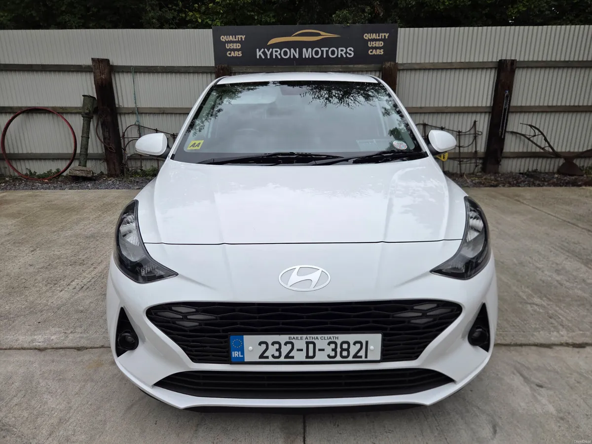 Hyundai i10 1.0 Deluxe Plus 5DR Manual - Image 2