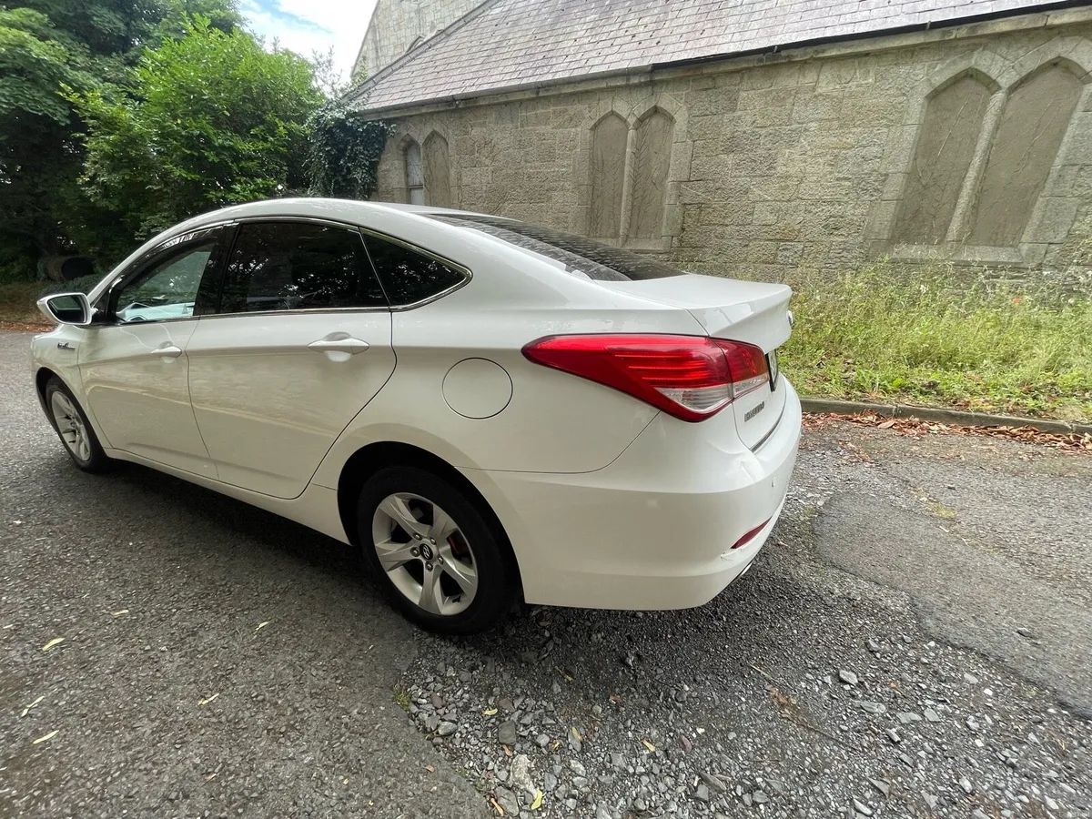 Hyundai i40 nct & low mileage - Image 4