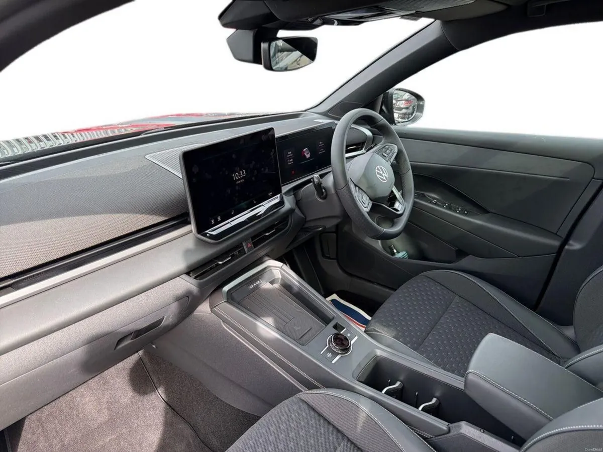 Volkswagen T-Roc R-LINE 1.5TSI 150HP MHEV *SUNROOF - Image 2