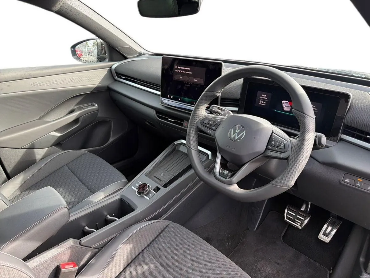 Volkswagen T-Roc R-LINE 1.5TSI 150HP MHEV *SUNROOF - Image 6