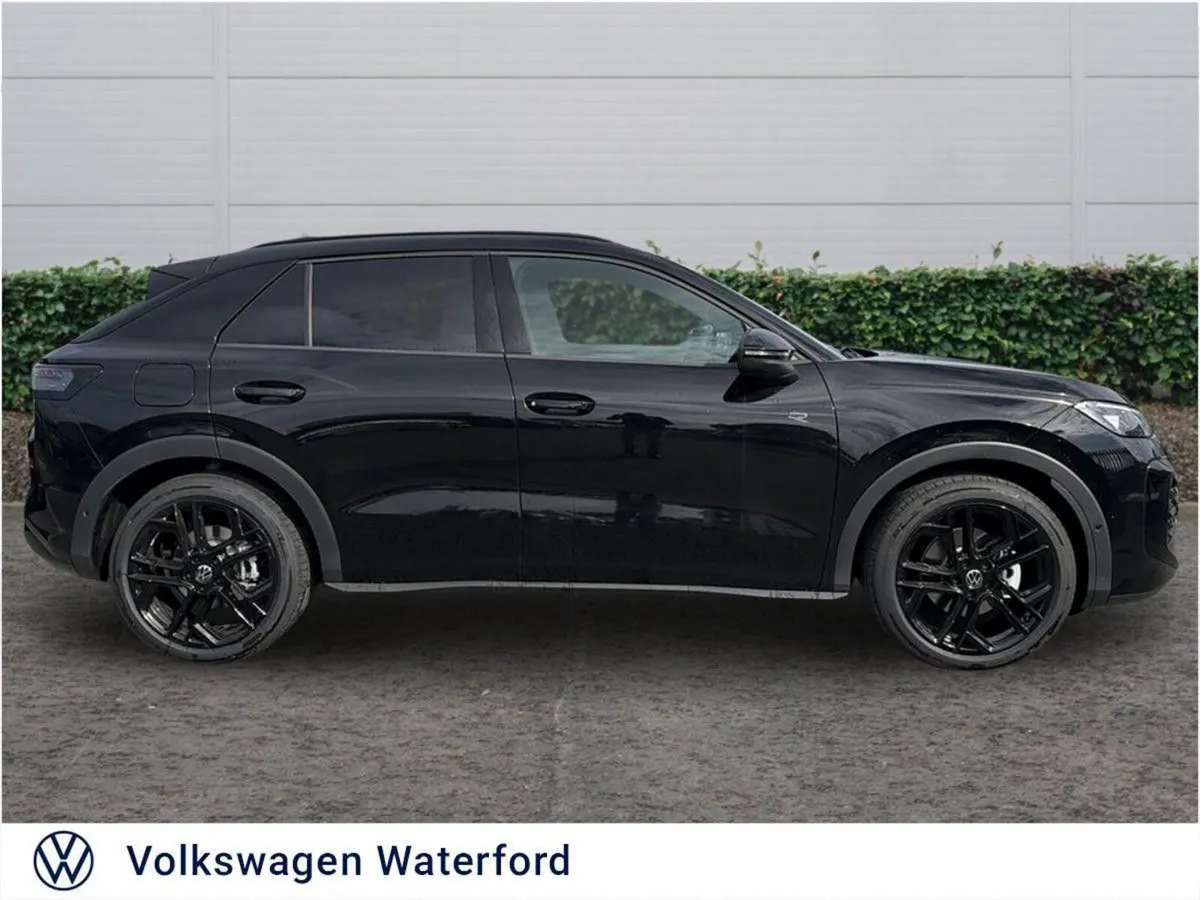 Volkswagen T-Roc R-LINE 1.5TSI 150HP MHEV *SUNROOF - Image 4