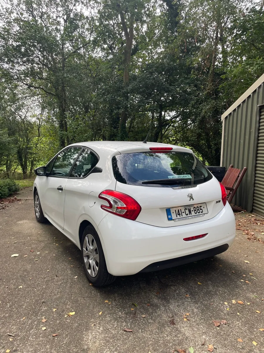 Peugeot 208 - Image 2