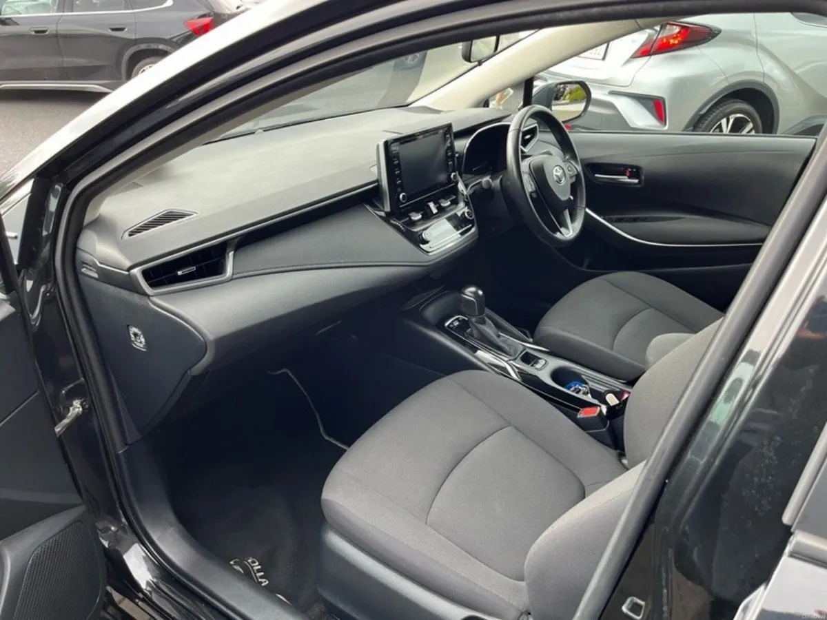 Toyota Corolla LUNA SALOON HYBRID - Image 6