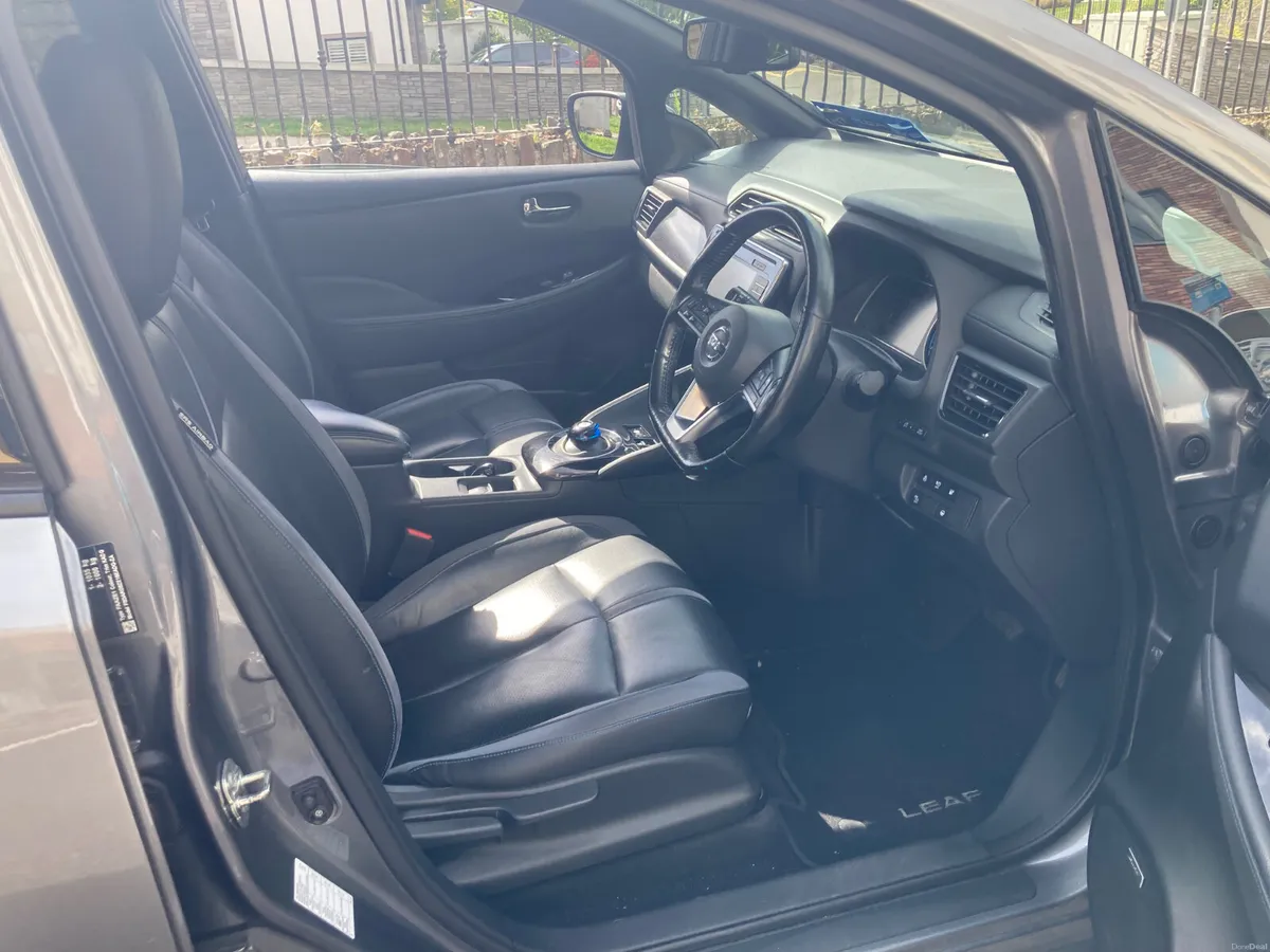 2019 Nissan Leaf SVE 40 KW - Image 4
