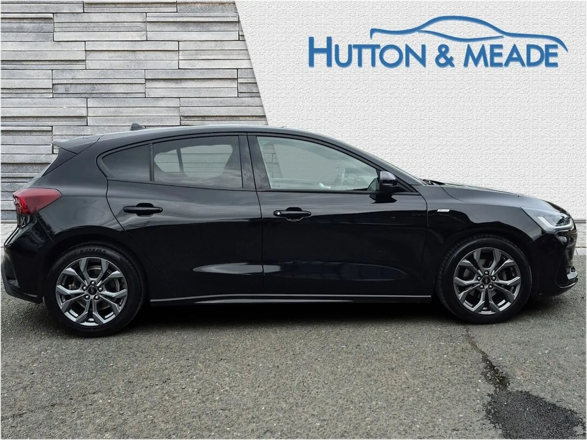 Ford Focus ST Line Auto 1.5 Diesel 5dr - Image 6