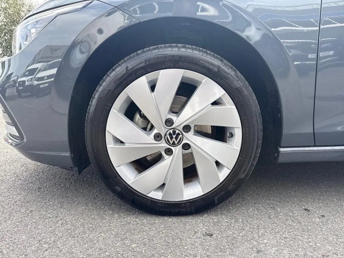Volkswagen Golf 2.0 TDI 115HP Style - Image 5