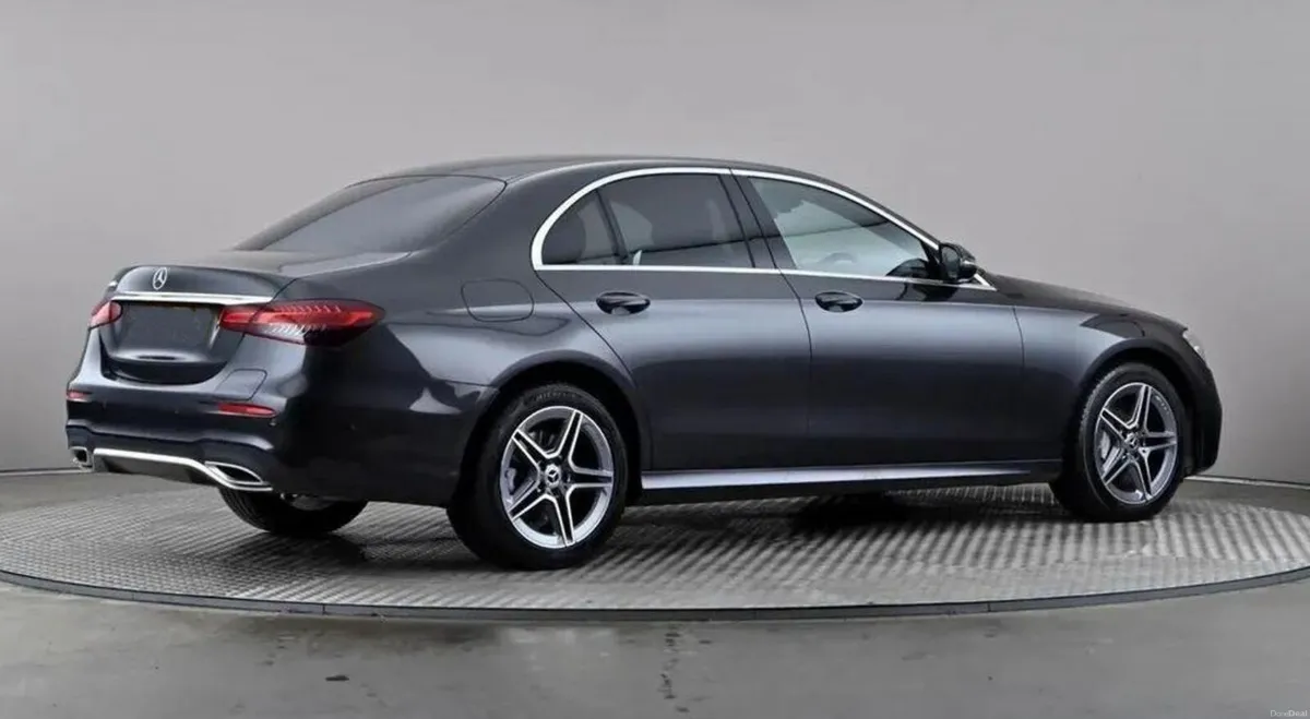 212 Mercedes-Benz E 300 DE Amg Line - Image 3