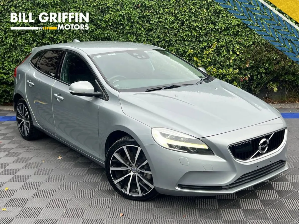 Volvo V40 D4 AUTO DYNAMIC EDITION 2.0 D // HEATED - Image 1