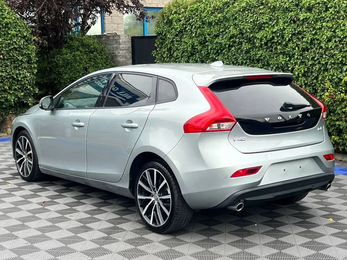Volvo V40 D4 AUTO DYNAMIC EDITION 2.0 D // HEATED - Image 5