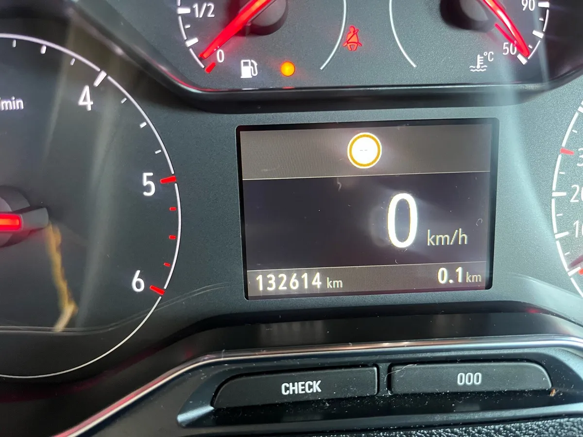 2019 Opel combo 1.5 diesel 5 seater - Image 6