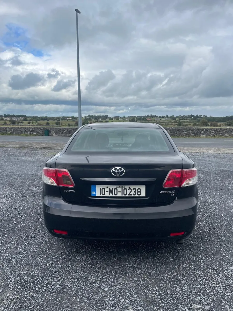 Toyota Avensis 2010 - Image 2