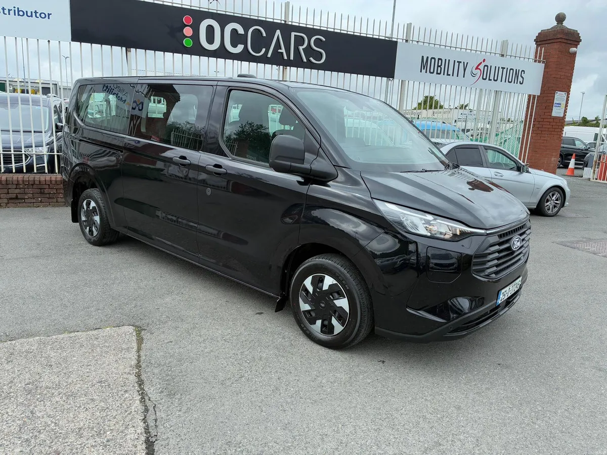 2025 Ford Transit Custom 9 Seats - Image 3