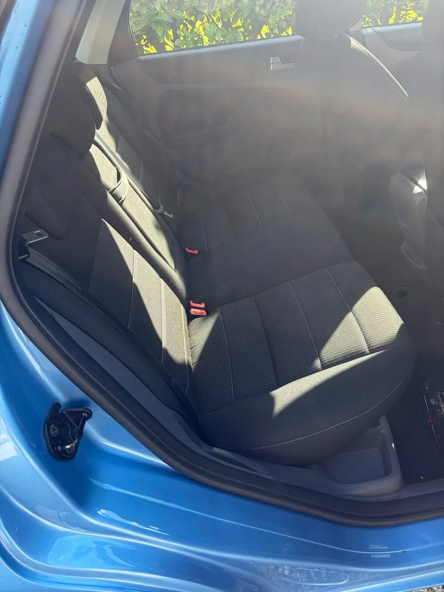 Ford Focus 2011 Blue - Image 4