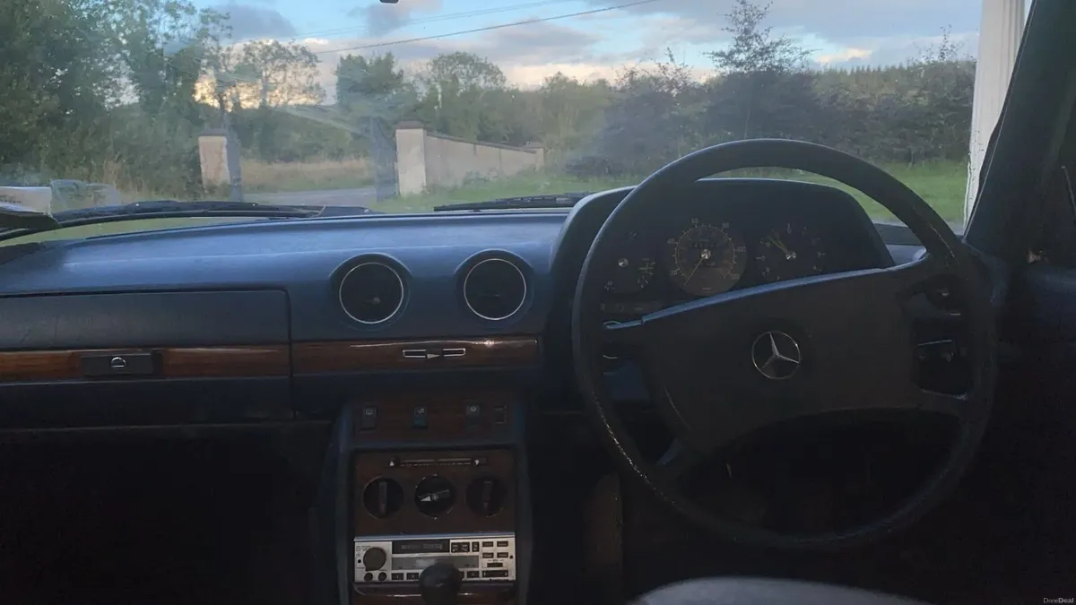 1981 Mercedes Benz 300D W123 - Image 4
