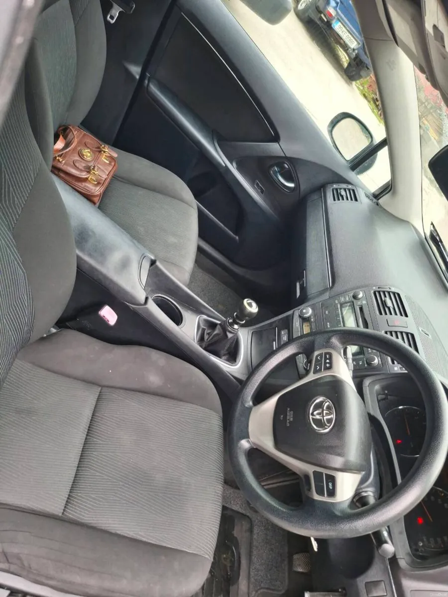 Toyota avensis - Image 4