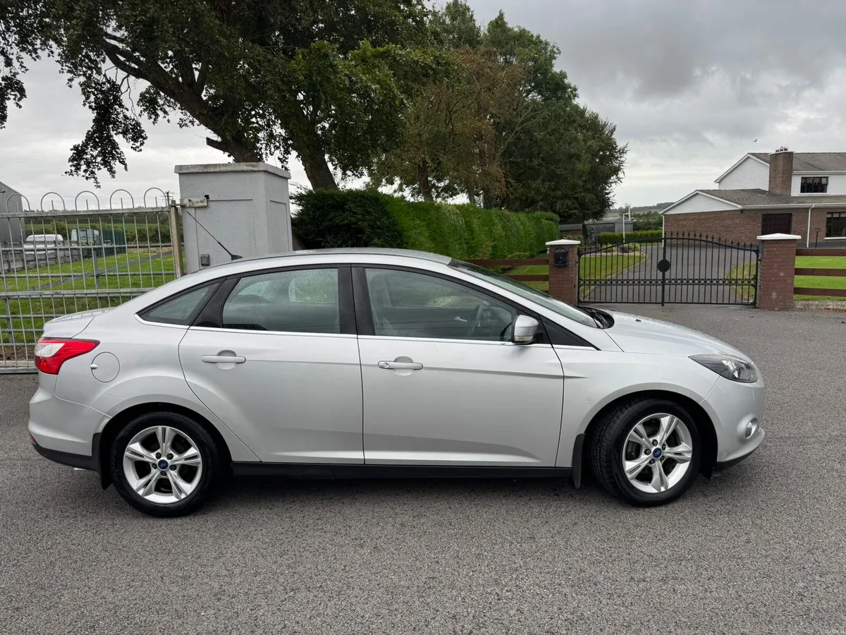 Ford Focus Zetec Saloon 2013 - Image 3