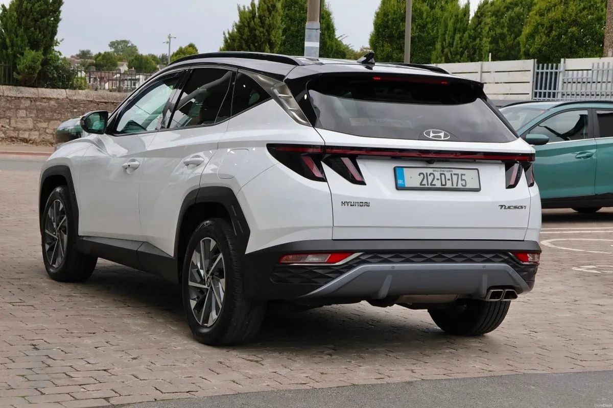 Hyundai Tucson 2WD Executive Plus w 2 Tone Roof - Image 3