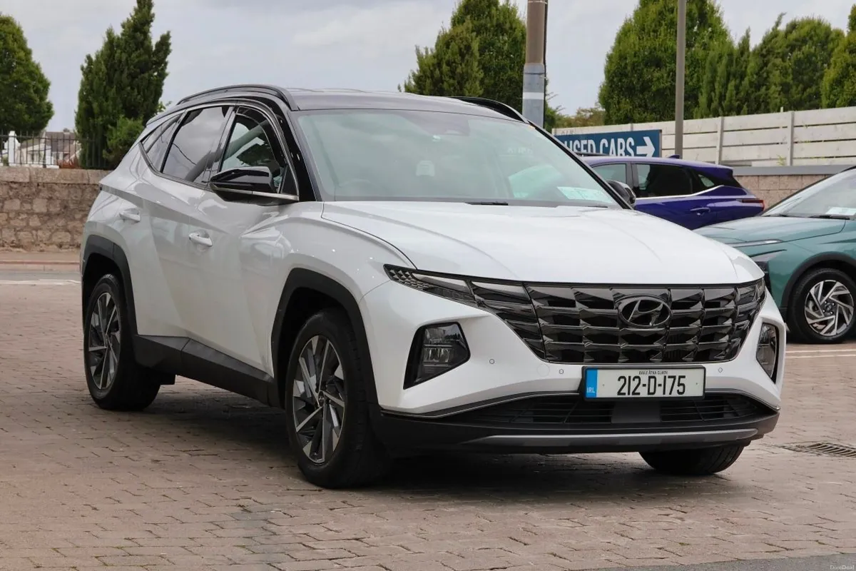 Hyundai Tucson 2WD Executive Plus w 2 Tone Roof - Image 6